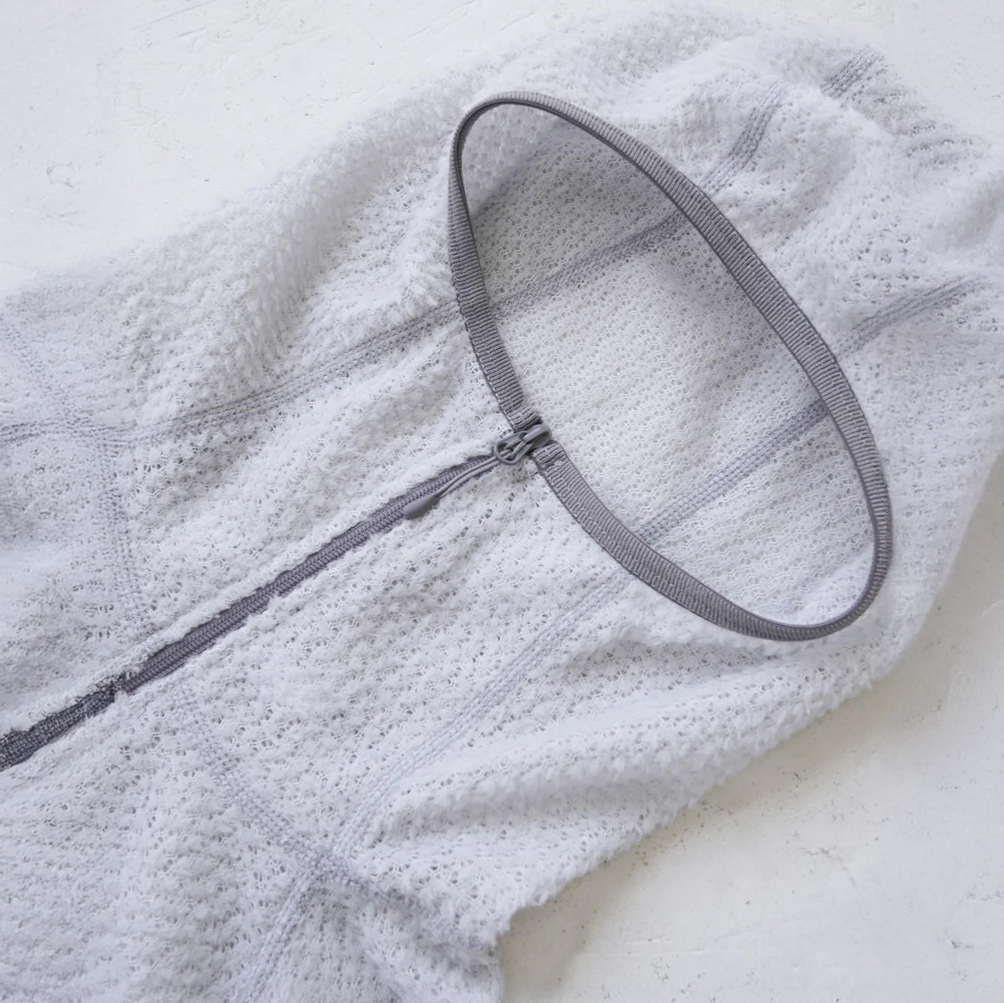 Senchi A90 Smoke 刷毛中層衣連帽與拉鍊細節